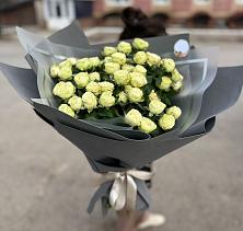 Букет Белые кустовые розы Солинеро в Балакирево