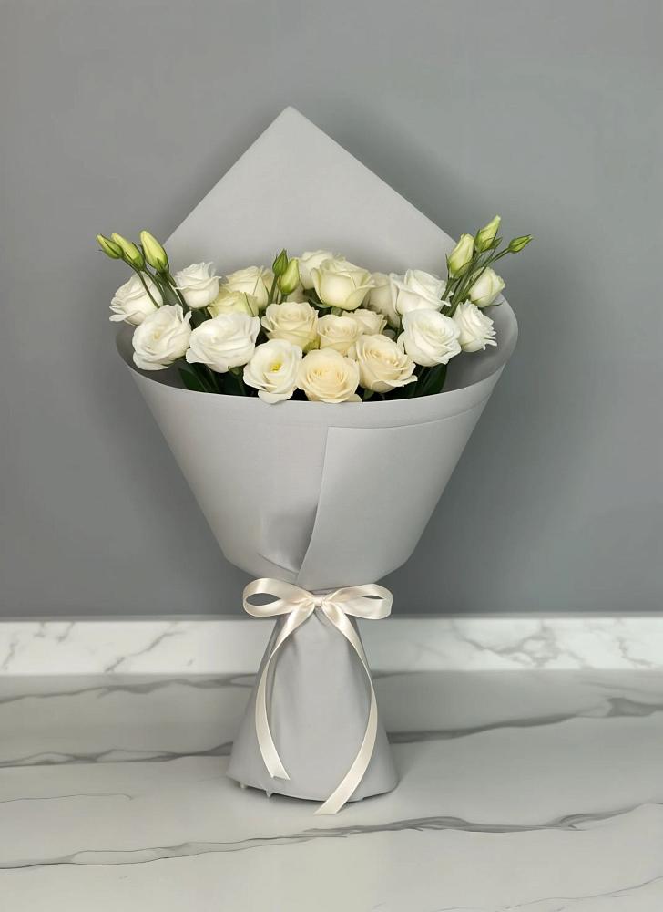 Букет цветов из: Розы и Лизиантусы в Балакирево