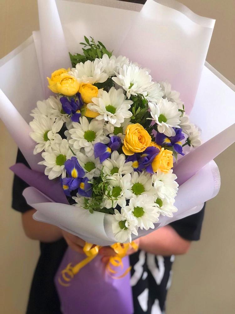 Букет цветов из: Ирисы, Хризантемы и Розы в Балакирево