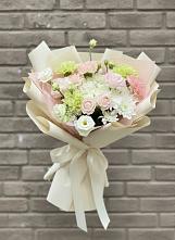 Букет цветов из:  Гвоздики, Розы, Лизиантусы и Хризантемы в Балакирево