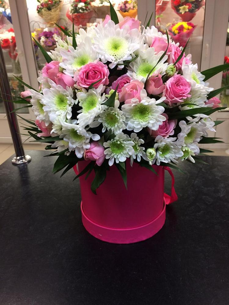 Цветочная композиция из Розы и Хризантемы в шляпной коробке в Балакирево