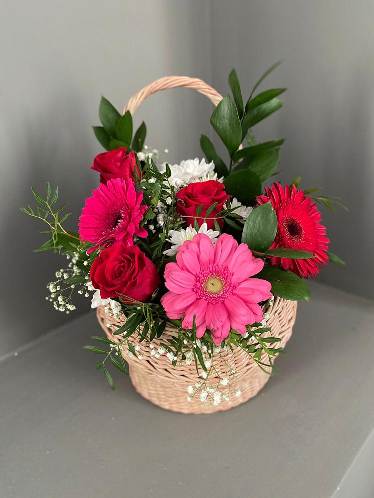 Цветочная композиция из Розы, Хризантемы и Герберы в корзине в Балакирево