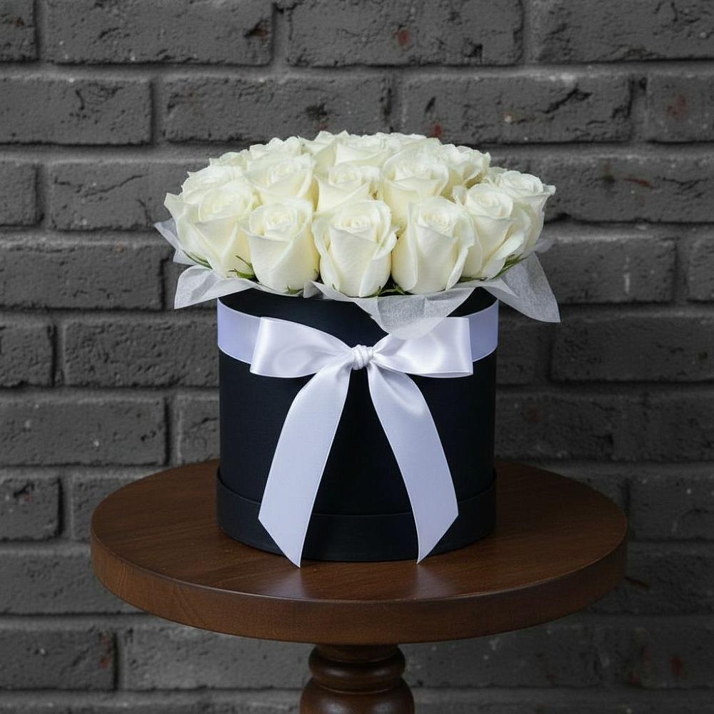 Цветочная композиция из Розы в шляпной коробке в Балакирево