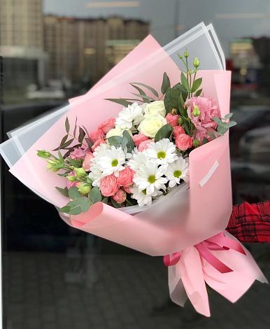 Букет цветов из: Розы, Лизиантусы и Хризантемы в Балакирево