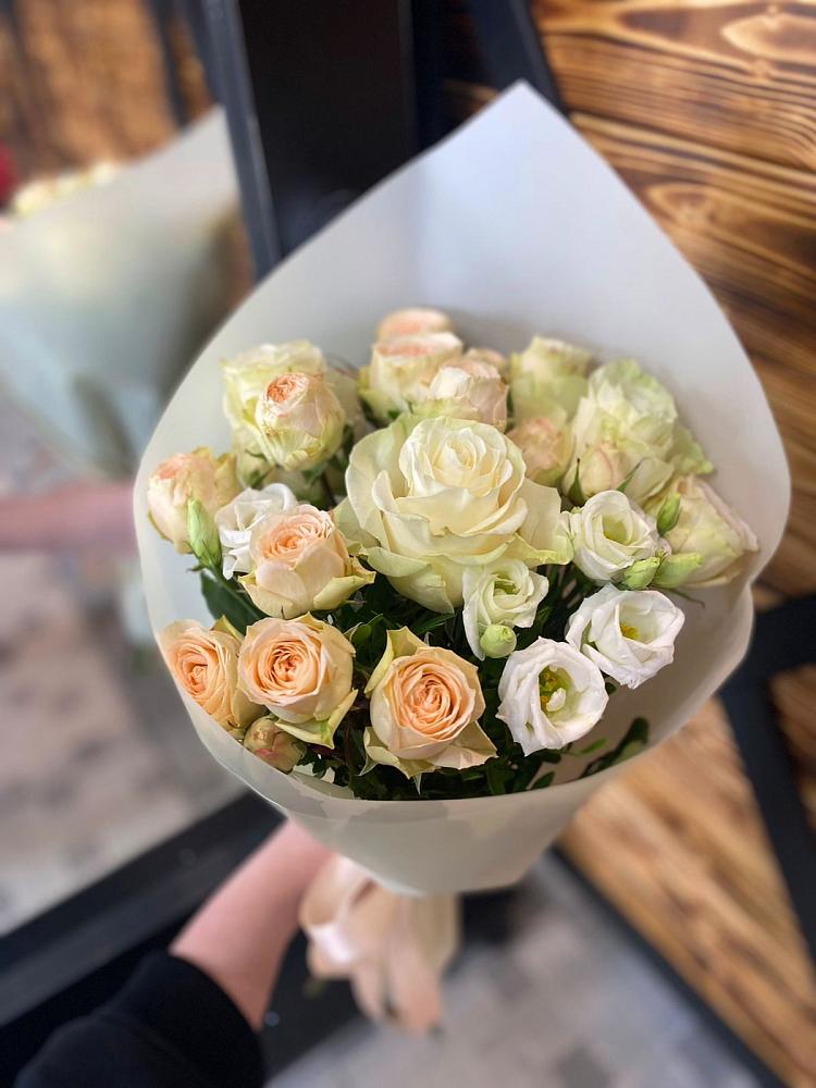 Букет цветов из: Розы и Лизиантусы в Балакирево