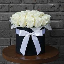 Цветочная композиция из Розы в шляпной коробке в Балакирево